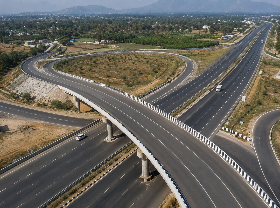 Read more about the article What Differentiates Professional Highway Builders in India from General Road Contractors?